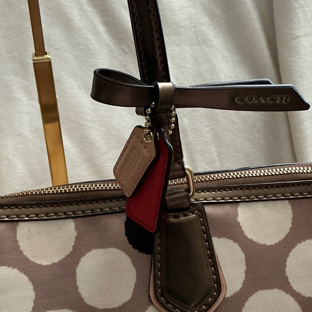 Coach Poppy Watercolor Polka Dot Print Accented By a Striped Border 😍 - Picture 9 of 9